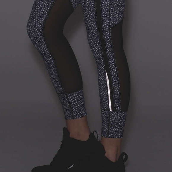 lululemon athletica Pants - LULULEMON Frozen Fizz Hit It 7/8 Tights Leggings 4